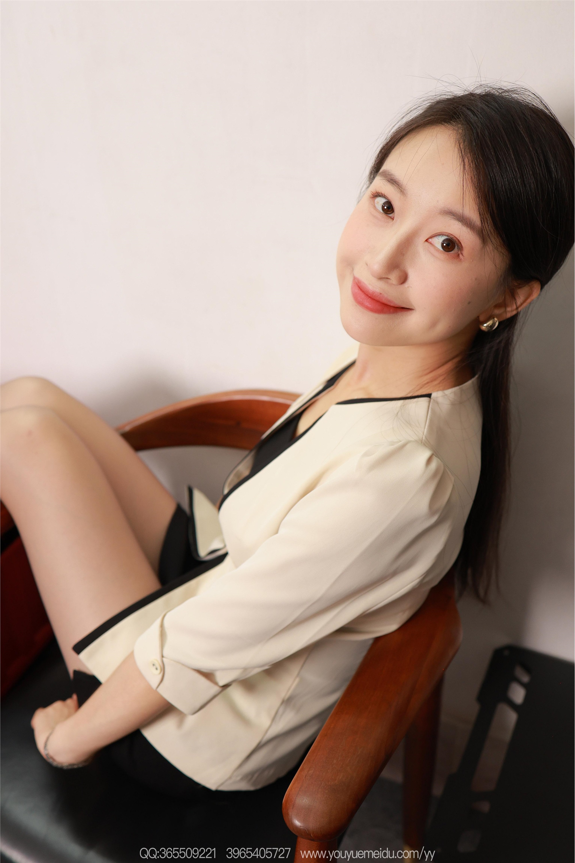 IESS异思趣向  2025.10.28 丝享家 2196 小婕《温柔OL风》